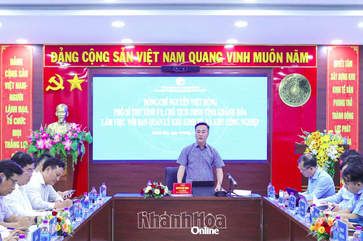Chủ tịch UBND tỉnh Nguyễn Việt Hùng làm việc với Ban Quản lý Khu kinh tế và Khu công nghiệp tỉnh